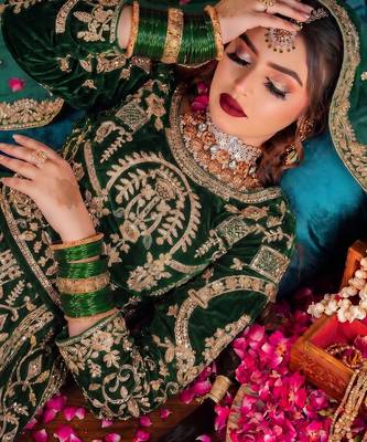 DESIGNER GREEN VELVET FABRIC WEDDING BRIDAL LEHENGA CHOLI SEMI STITCHED 2
