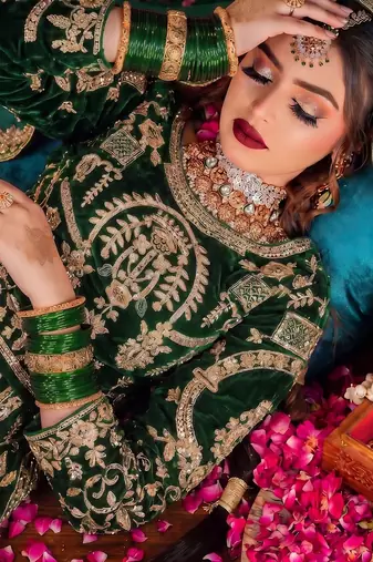 DESIGNER GREEN VELVET FABRIC WEDDING BRIDAL LEHENGA CHOLI SEMI STITCHED