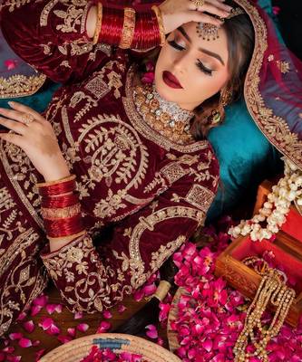 DESIGNER MAROON VELVET FABRIC WEDDING BRIDAL LEHENGA CHOLI SEMI STITCHED 2