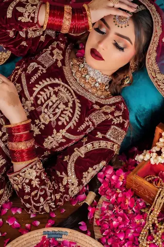 DESIGNER MAROON VELVET FABRIC WEDDING BRIDAL LEHENGA CHOLI SEMI STITCHED