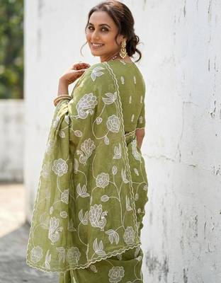 green gold crush embroidered saree with blouse 4