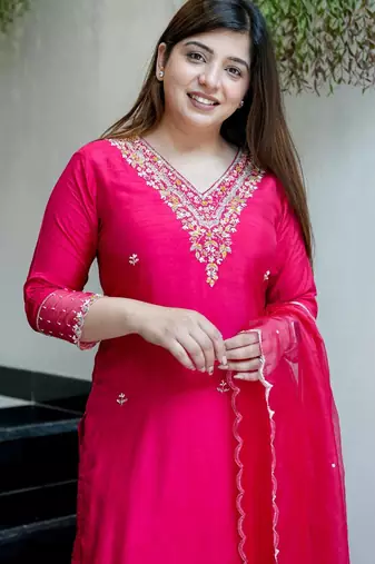 Rani pink embroidered viscose chanderi kurta pant set with organza dupatta