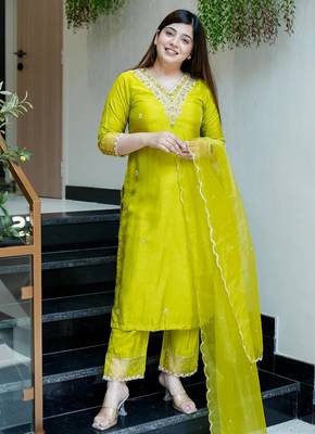 Lime green viscose chanderi embroidered kurta pant set with organza dupatta 4
