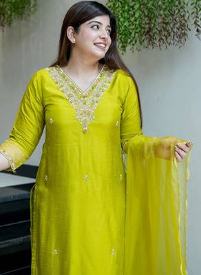 Lime green viscose chanderi embroidered kurta pant set with organza dupatta 5