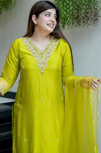 Lime green viscose chanderi embroidered kurta pant set with organza dupatta