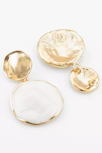 textured gold plated round statement earrings â€“ white marble finish