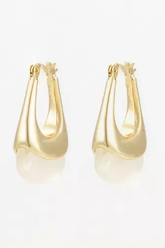 gold plated hoop earrings â€“ ivory marbled finish