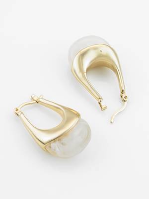 gold plated hoop earrings â€“ ivory marbled finish 3