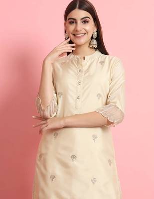 Floral embroidered silk blend round neck kurta trouser and dupatta set 3