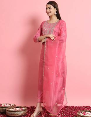 Floral embroidered silk blend round neck kurta trouser and dupatta set 3