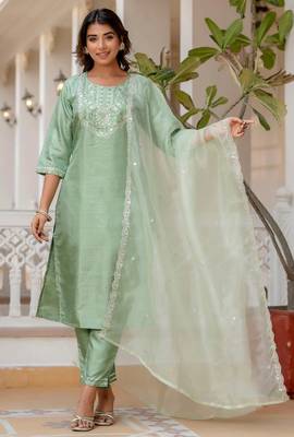 Floral embroidered silk blend round neck kurta trouser and dupatta set 3