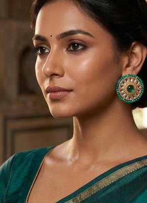 Traditional gold emerald green kundan stud earrings with beaded border for women 2