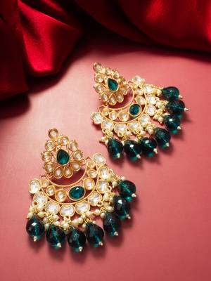 emerald kundan studded chandelier earrings 4