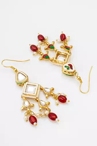 gold-toned kundan chandelier drop earrings