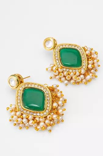 green stone kundan jhumka earrings with pearl