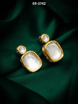 classic kundan style gold tone stud earrings 5