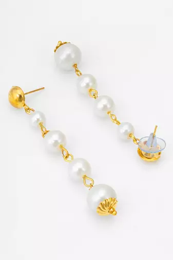 gold-toned graduated pearl drop earrings