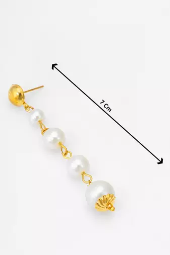 gold-toned graduated pearl drop earrings