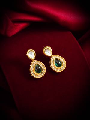 gold-plated stud earrings with green stone and crystal 4