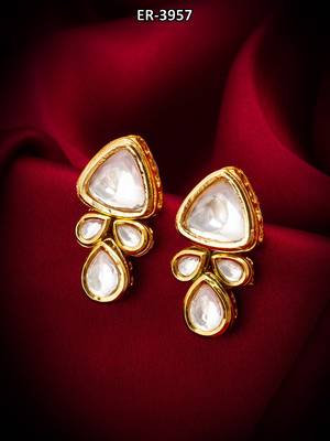 gold-toned kundan stud earrings 4