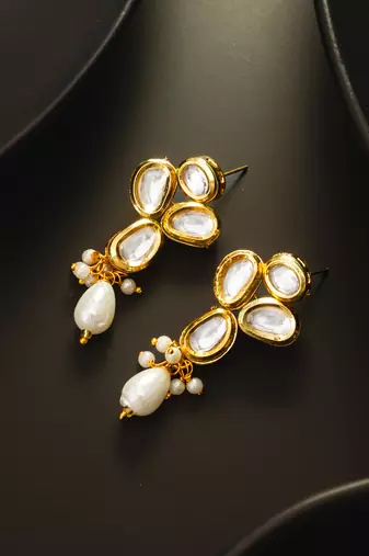 Classic gold-plated oval kundan earrings with oversized pearl drops