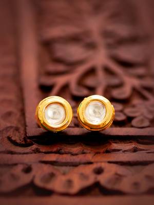 gold plated white round stud earrings with kundan stones 4