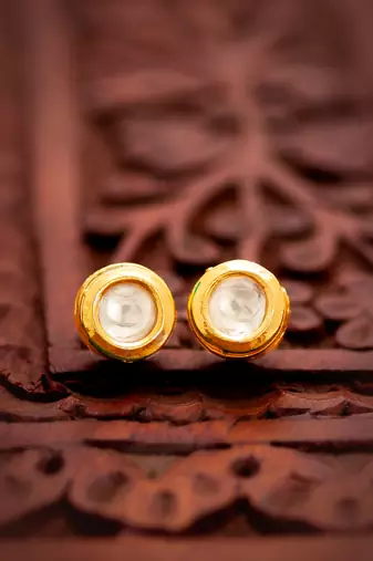 gold plated white round stud earrings with kundan stones