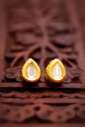 gold-toned teardrop kundan stud earrings