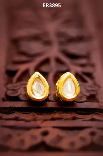 gold-toned teardrop kundan stud earrings