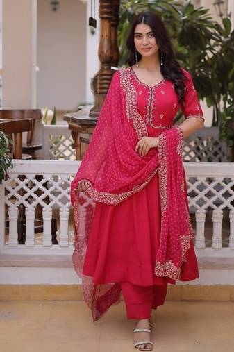 Pink Embroidered kurta set with dupatta