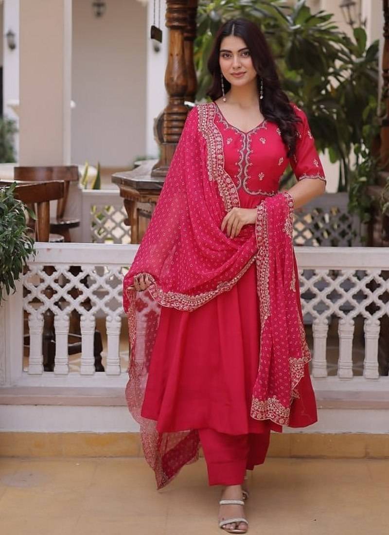 Pink Embroidered kurta set with dupatta