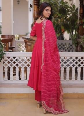Pink Embroidered kurta set with dupatta 2