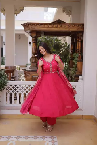 Pink Embroidered kurta set with dupatta