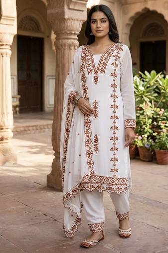 White Embroidered kurta set with dupatta