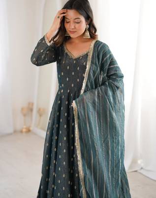 Dark green silk blend plain kurta sets 3