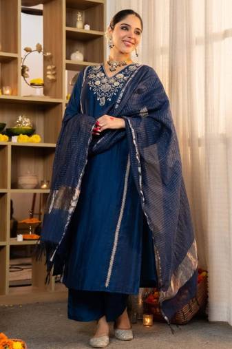 Navy blue silk blend embroidered kurta sets