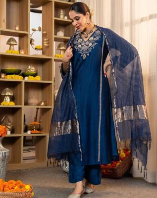 Navy blue silk blend embroidered kurta sets 2