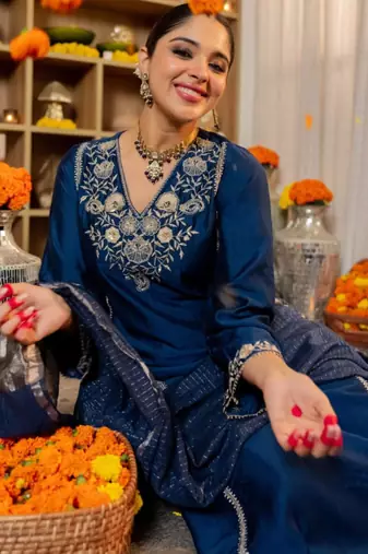 Navy blue silk blend embroidered kurta sets