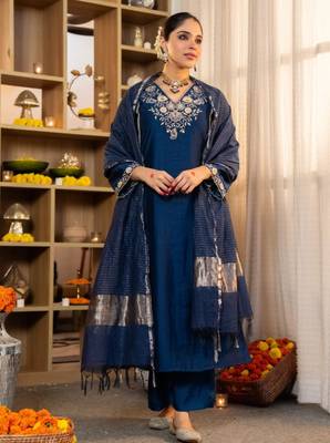 Navy blue silk blend embroidered kurta sets 4