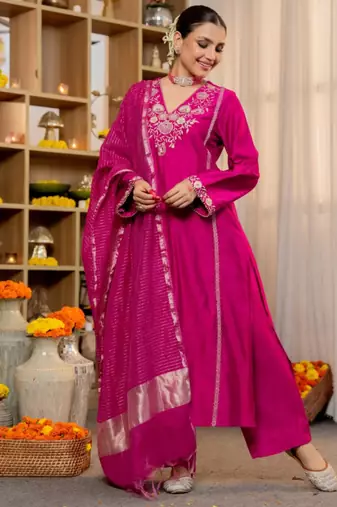 Magenta silk blend embroidered kurta sets