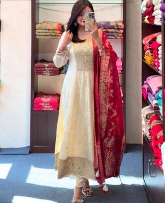 Beige silk blend embroidered kurta sets 2