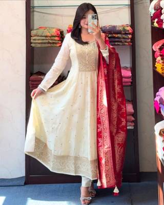 Beige silk blend embroidered kurta sets 3