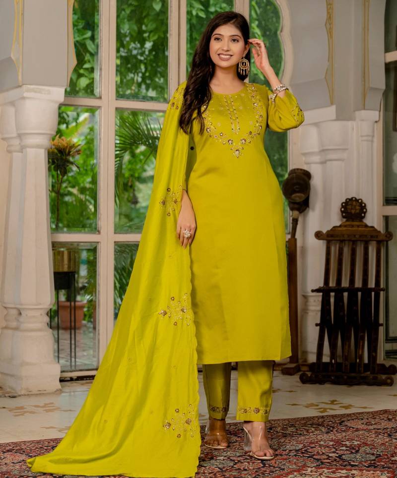 Lime green silk blend embroidered kurta sets