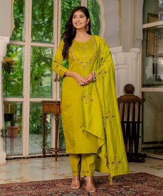 Lime green silk blend embroidered kurta sets 2