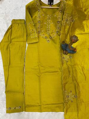 Lime green silk blend embroidered kurta sets 4