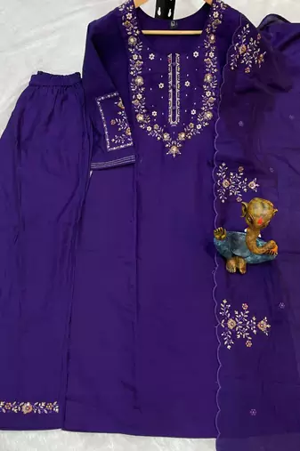 Purple silk blend embroidered kurta sets