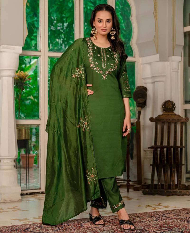 Dark green silk blend embroidered kurta sets