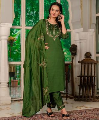 Dark green silk blend embroidered kurta sets 2