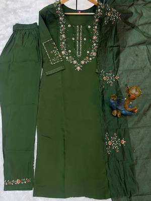 Dark green silk blend embroidered kurta sets 3