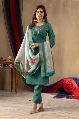 Green silk blend embroidered kurta sets